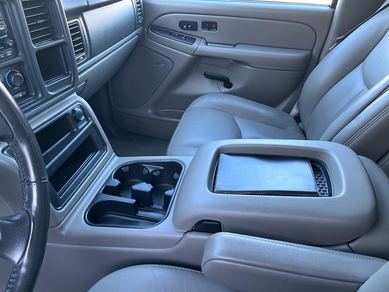 Chevrolet Suburban 1500 4WD 2004