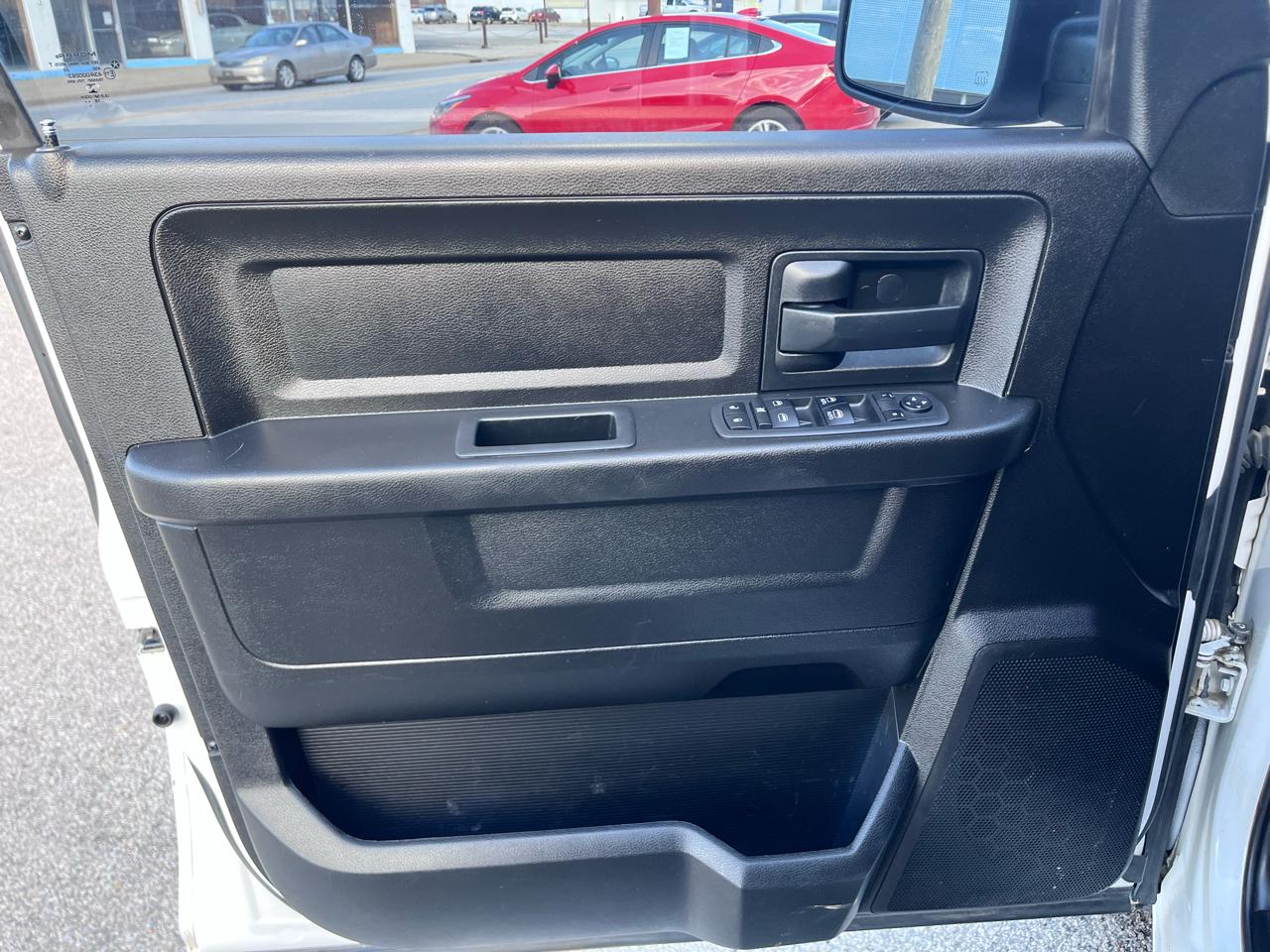 RAM 1500 Classic Tradesman Crew Cab SWB 4WD 2019