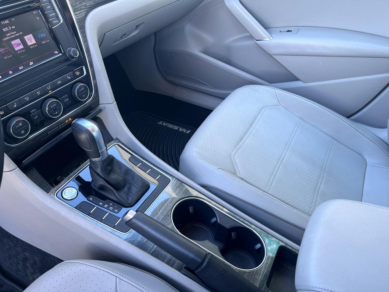 Volkswagen Passat SE 2018