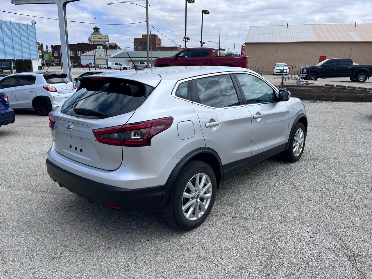 Nissan Rogue Sport S 2022