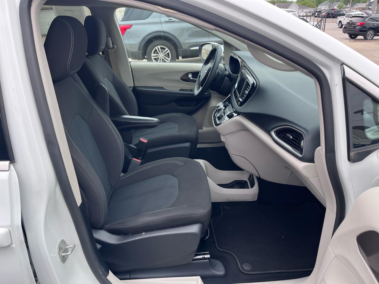 Chrysler Voyager LX 2023