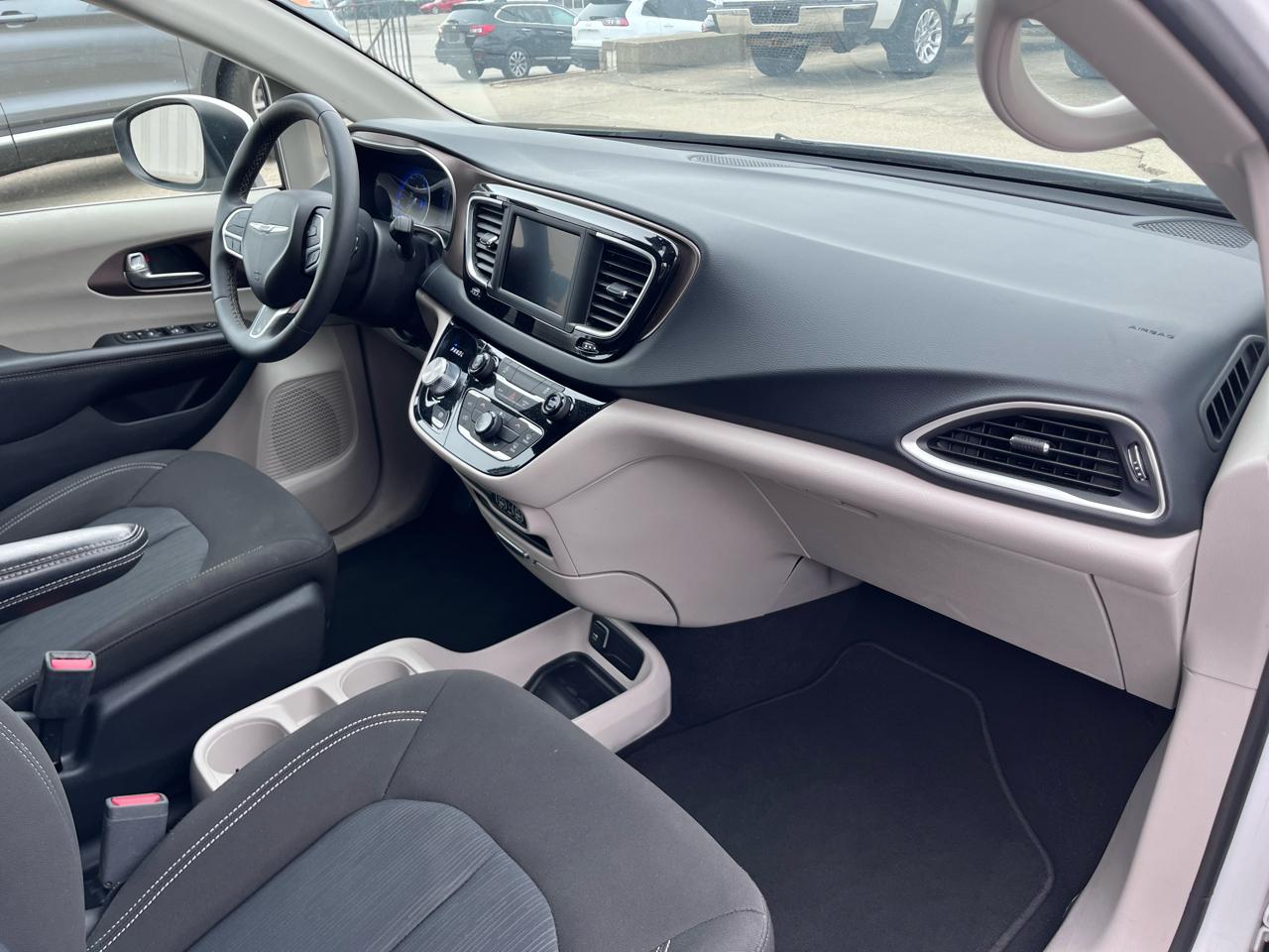 Chrysler Voyager LX 2023