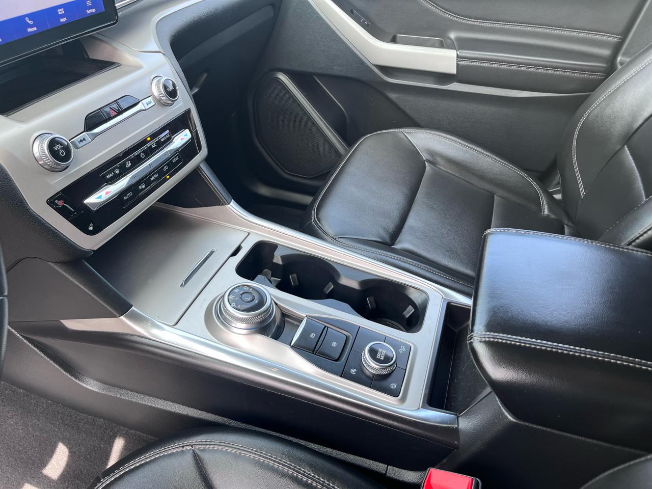 Ford Explorer XLT AWD 2024