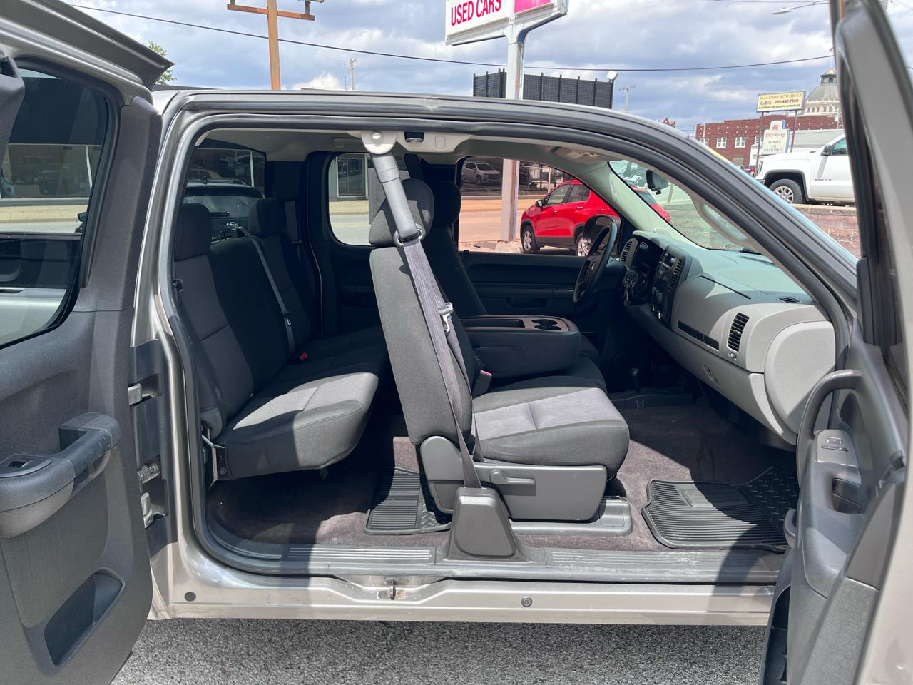 Chevrolet Silverado 1500 4dr Ext Cab 143.5" WB LS 2013