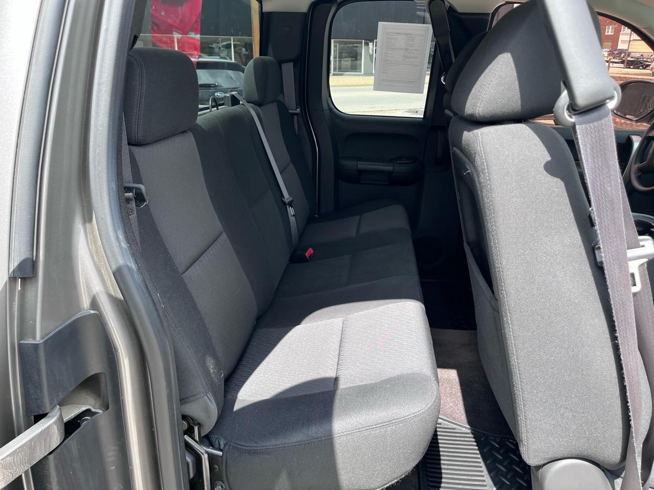 Chevrolet Silverado 1500 4dr Ext Cab 143.5" WB LS 2013