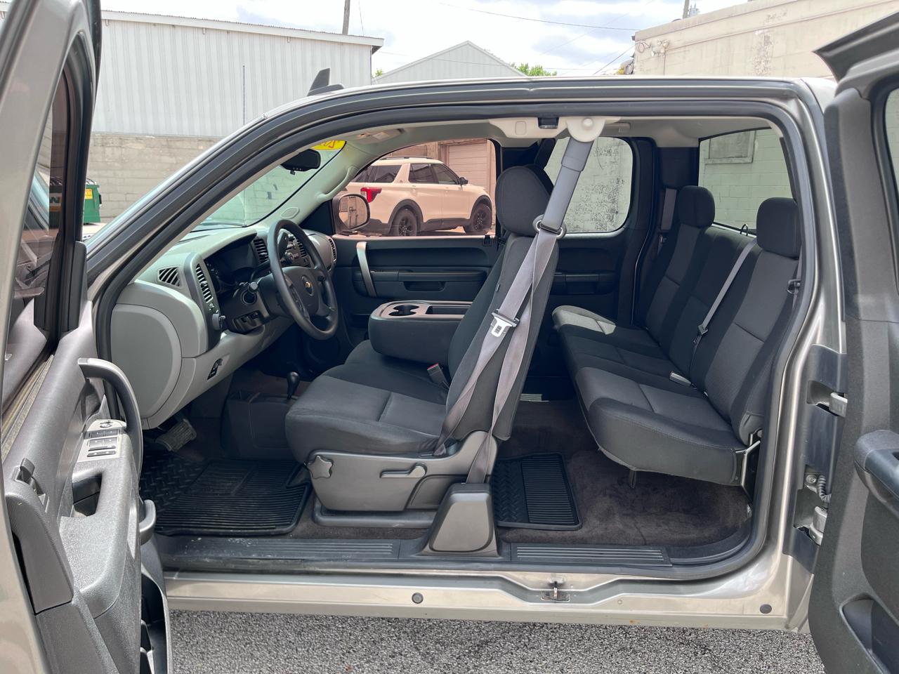 Chevrolet Silverado 1500 4dr Ext Cab 143.5" WB LS 2013