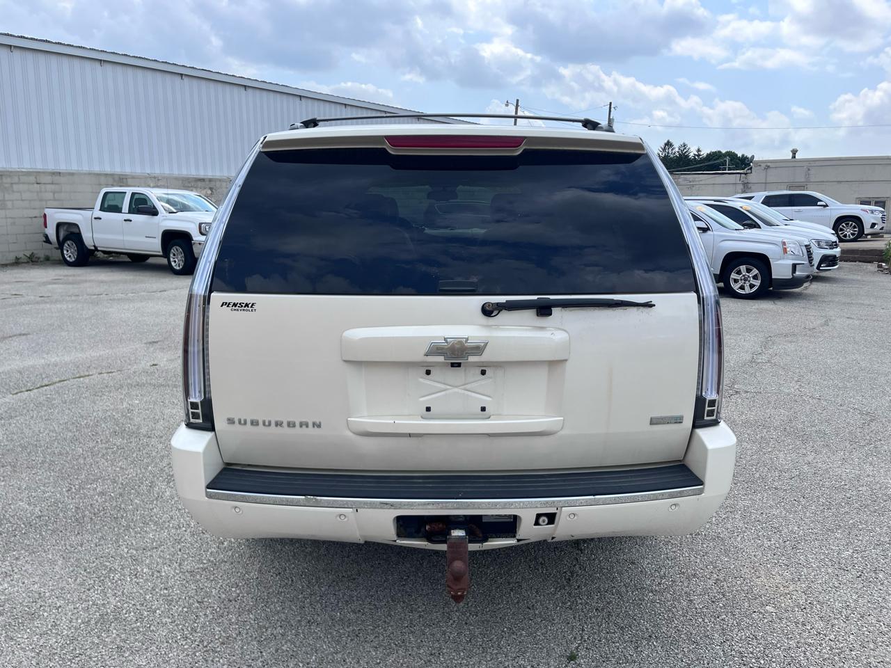 Chevrolet Suburban LTZ 1500 4WD 2011
