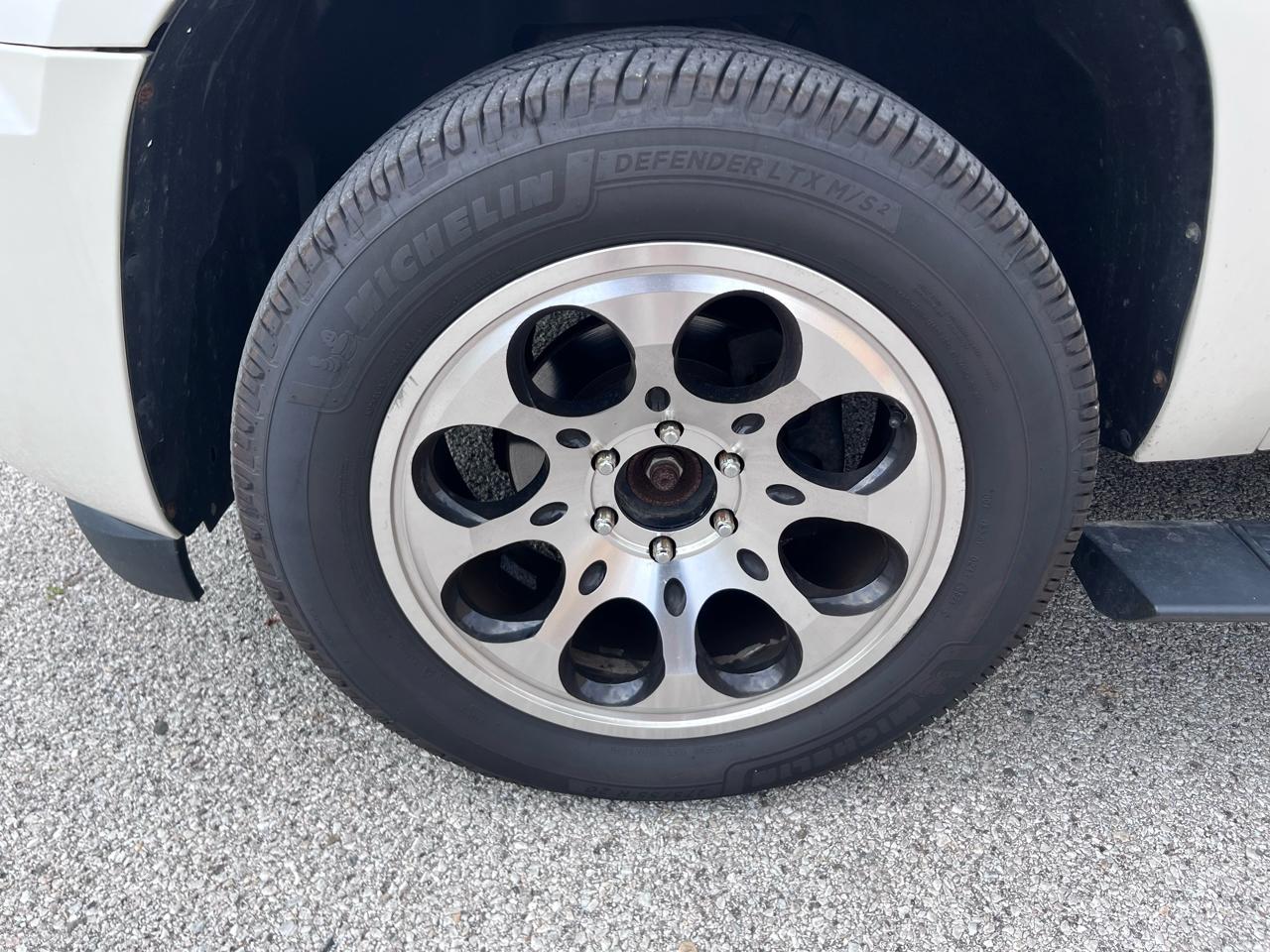 Chevrolet Suburban LTZ 1500 4WD 2011