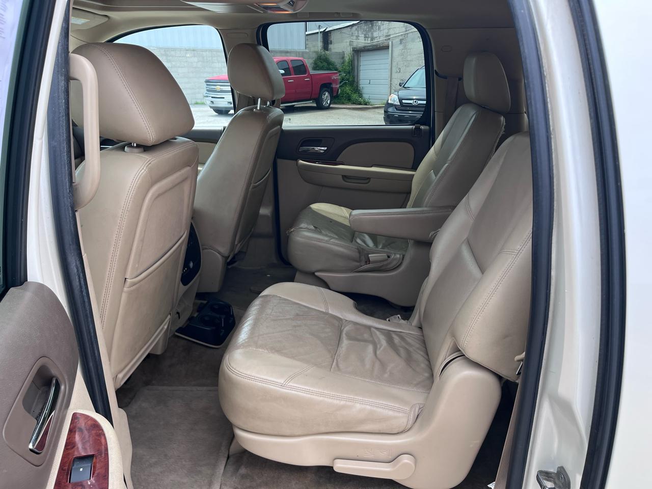 Chevrolet Suburban LTZ 1500 4WD 2011
