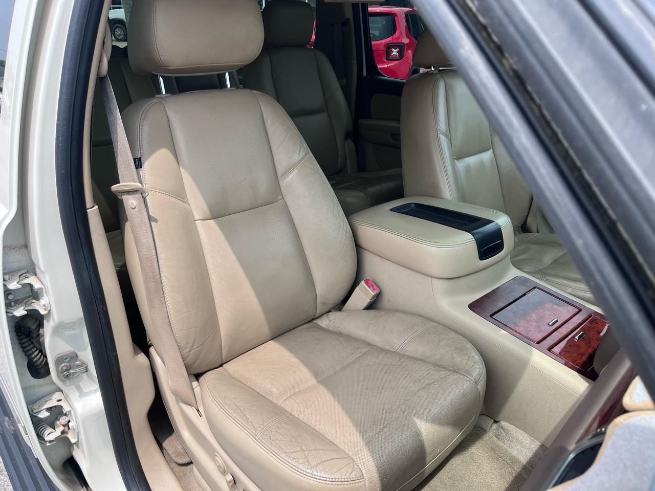 Chevrolet Suburban LTZ 1500 4WD 2011