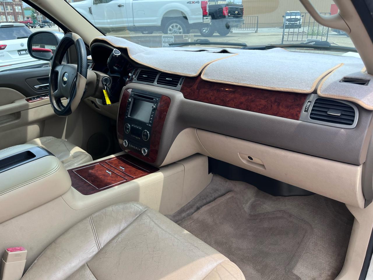 Chevrolet Suburban LTZ 1500 4WD 2011