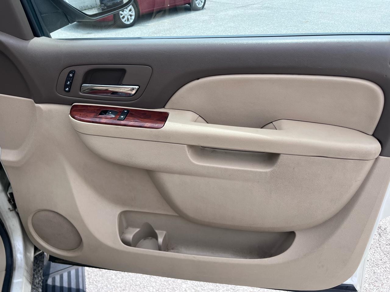Chevrolet Suburban LTZ 1500 4WD 2011