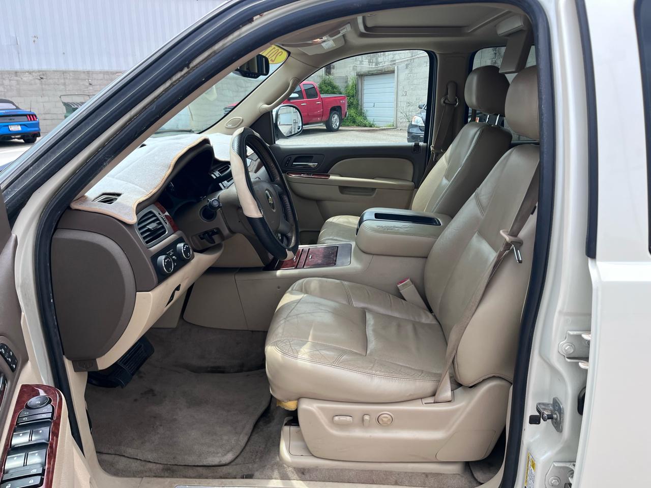 Chevrolet Suburban LTZ 1500 4WD 2011
