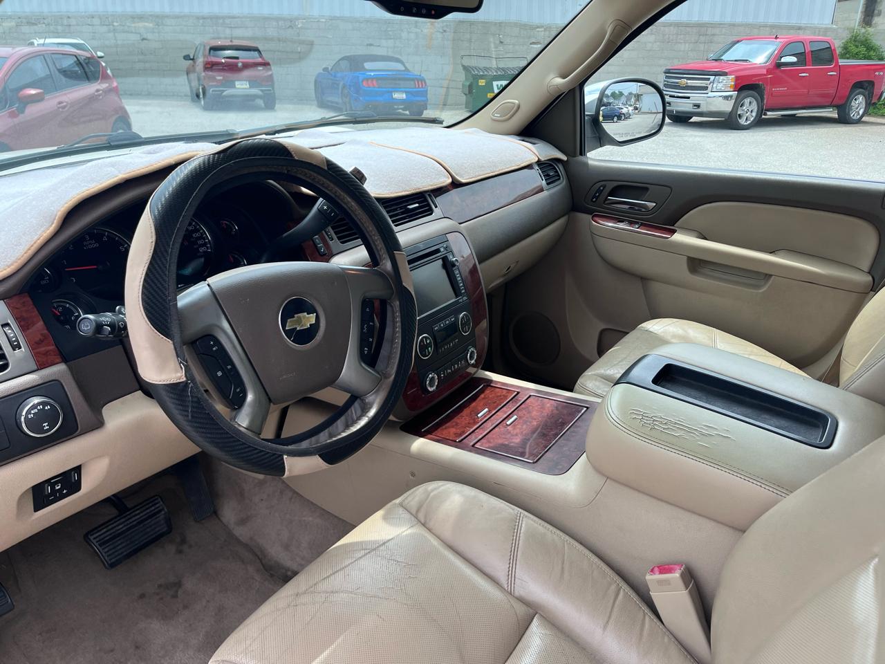 Chevrolet Suburban LTZ 1500 4WD 2011