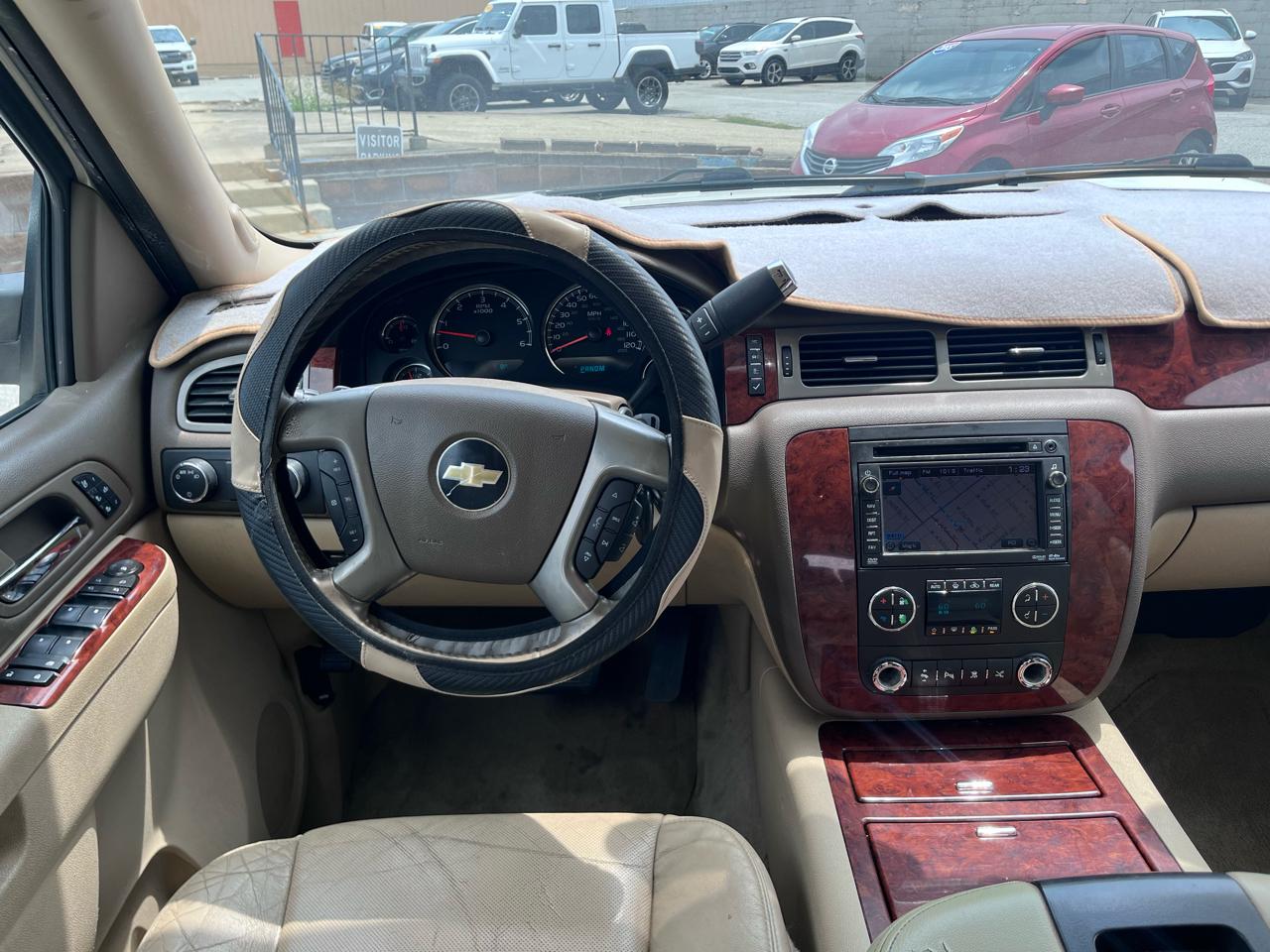 Chevrolet Suburban LTZ 1500 4WD 2011