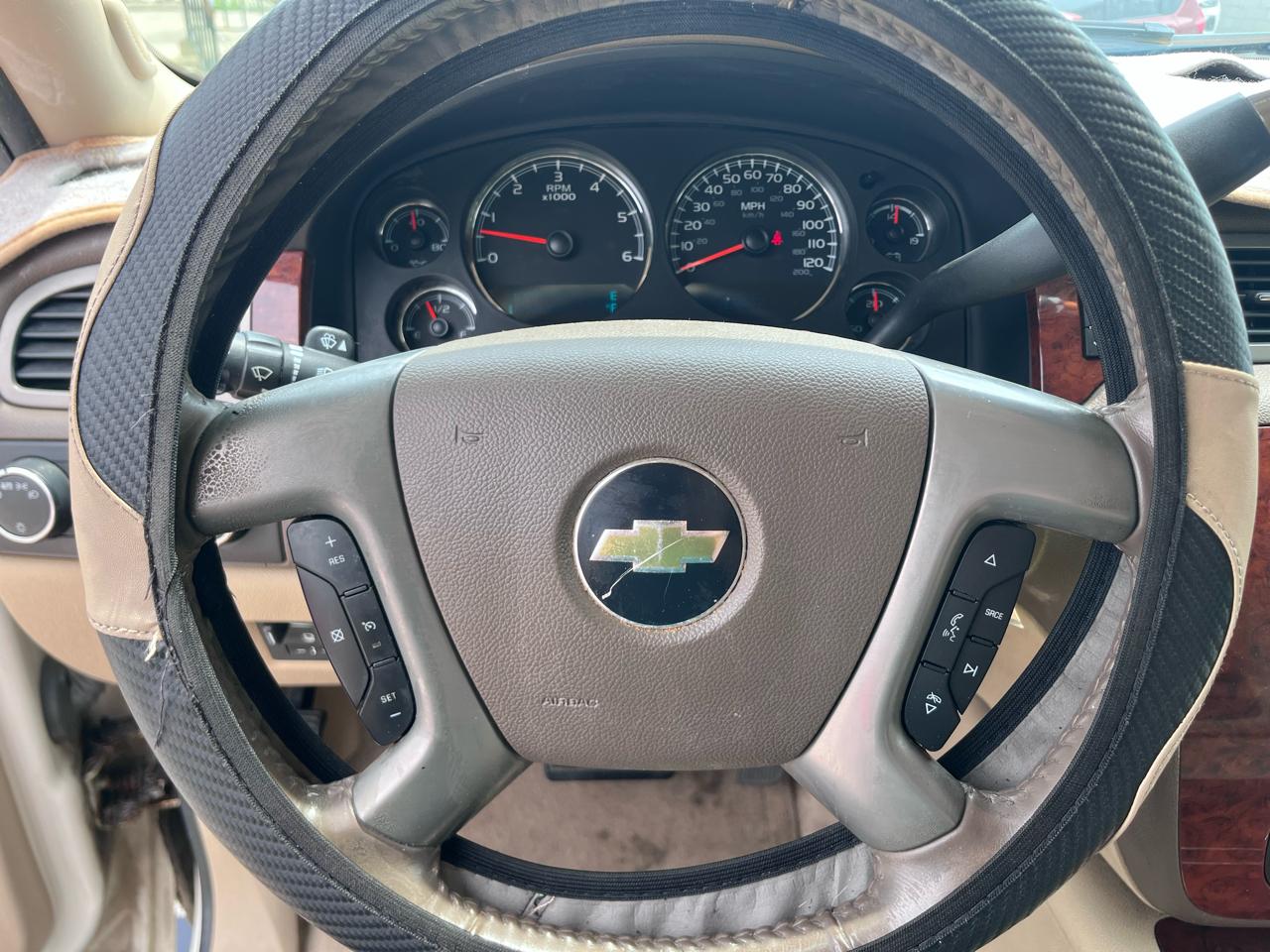 Chevrolet Suburban LTZ 1500 4WD 2011
