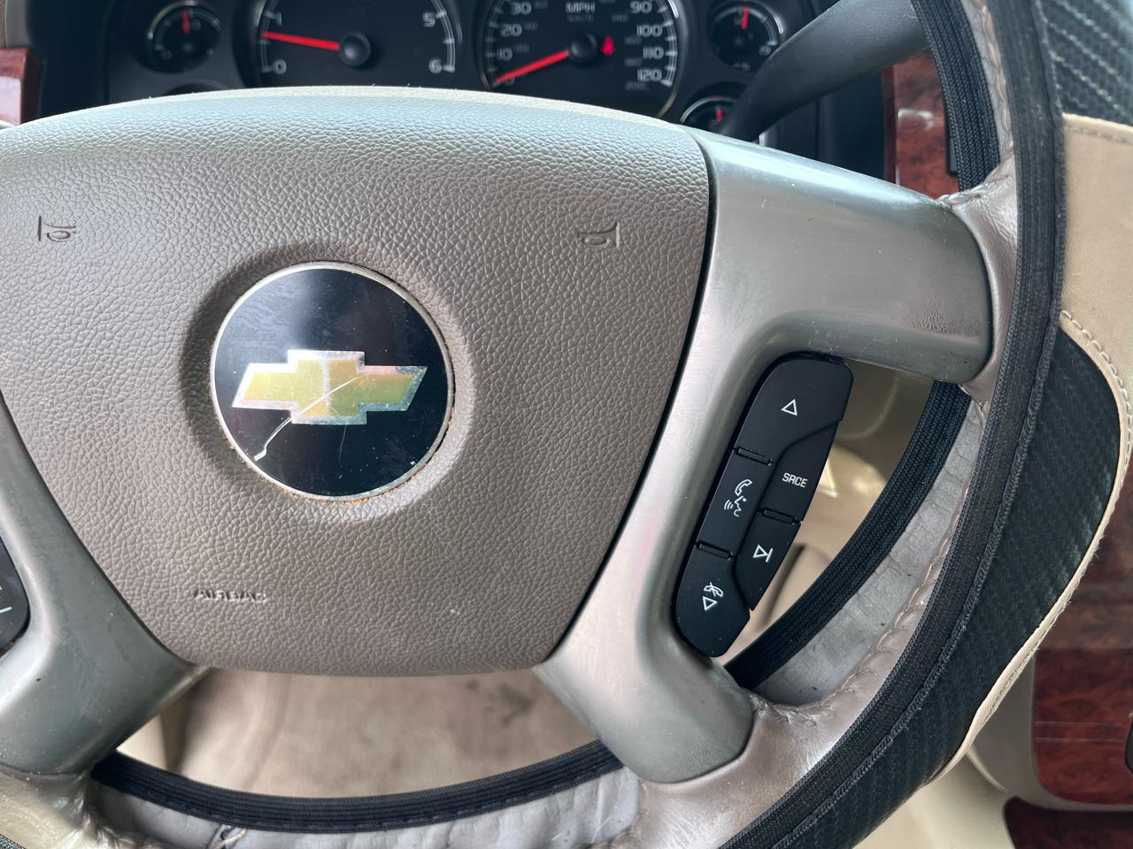 Chevrolet Suburban LTZ 1500 4WD 2011