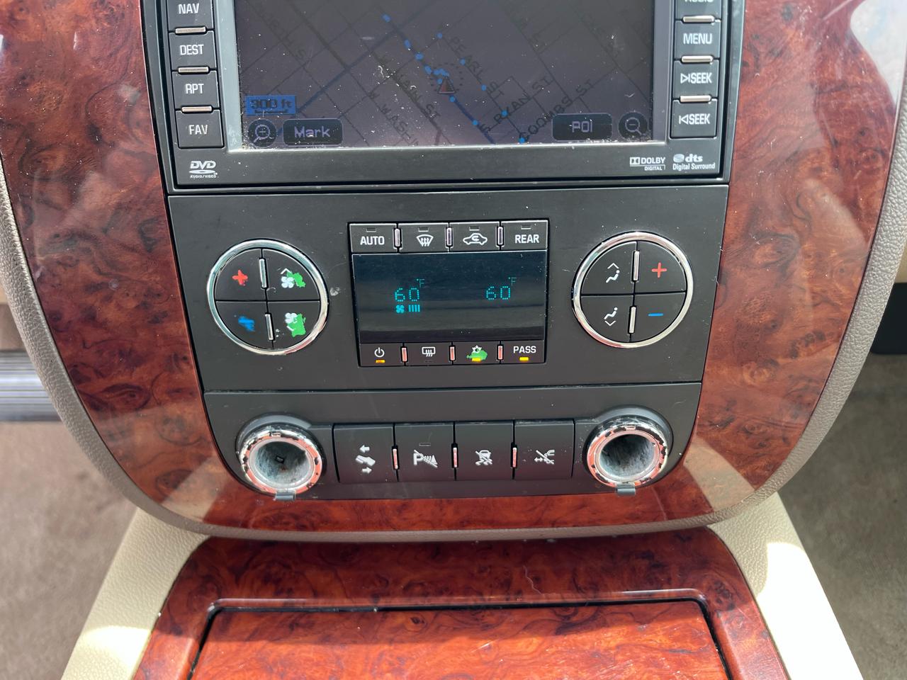 Chevrolet Suburban LTZ 1500 4WD 2011