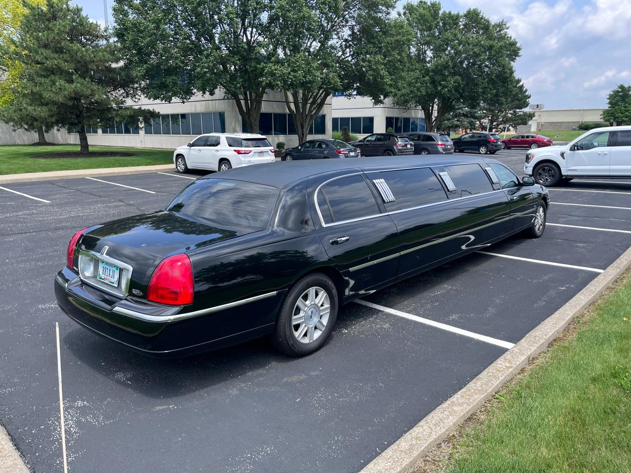 Lincoln Town Car Executive Limo 2008