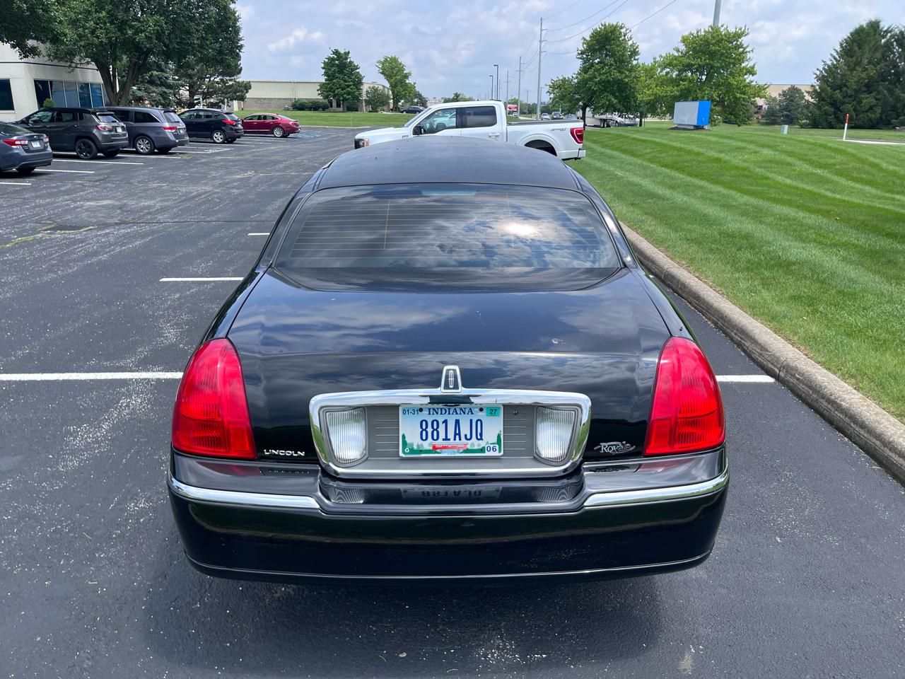 Lincoln Town Car Executive Limo 2008