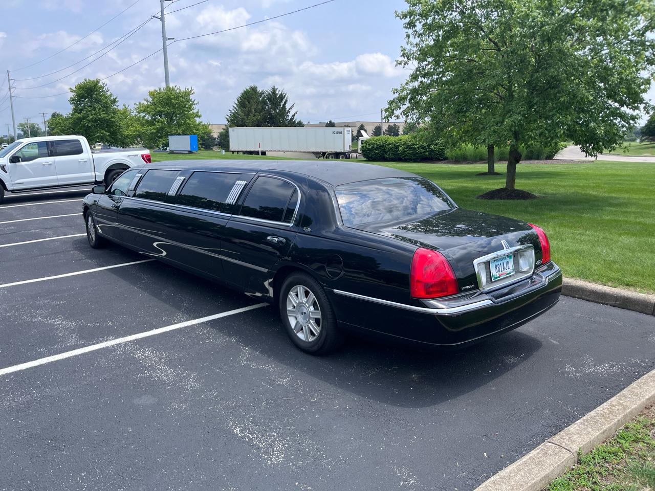 Lincoln Town Car Executive Limo 2008