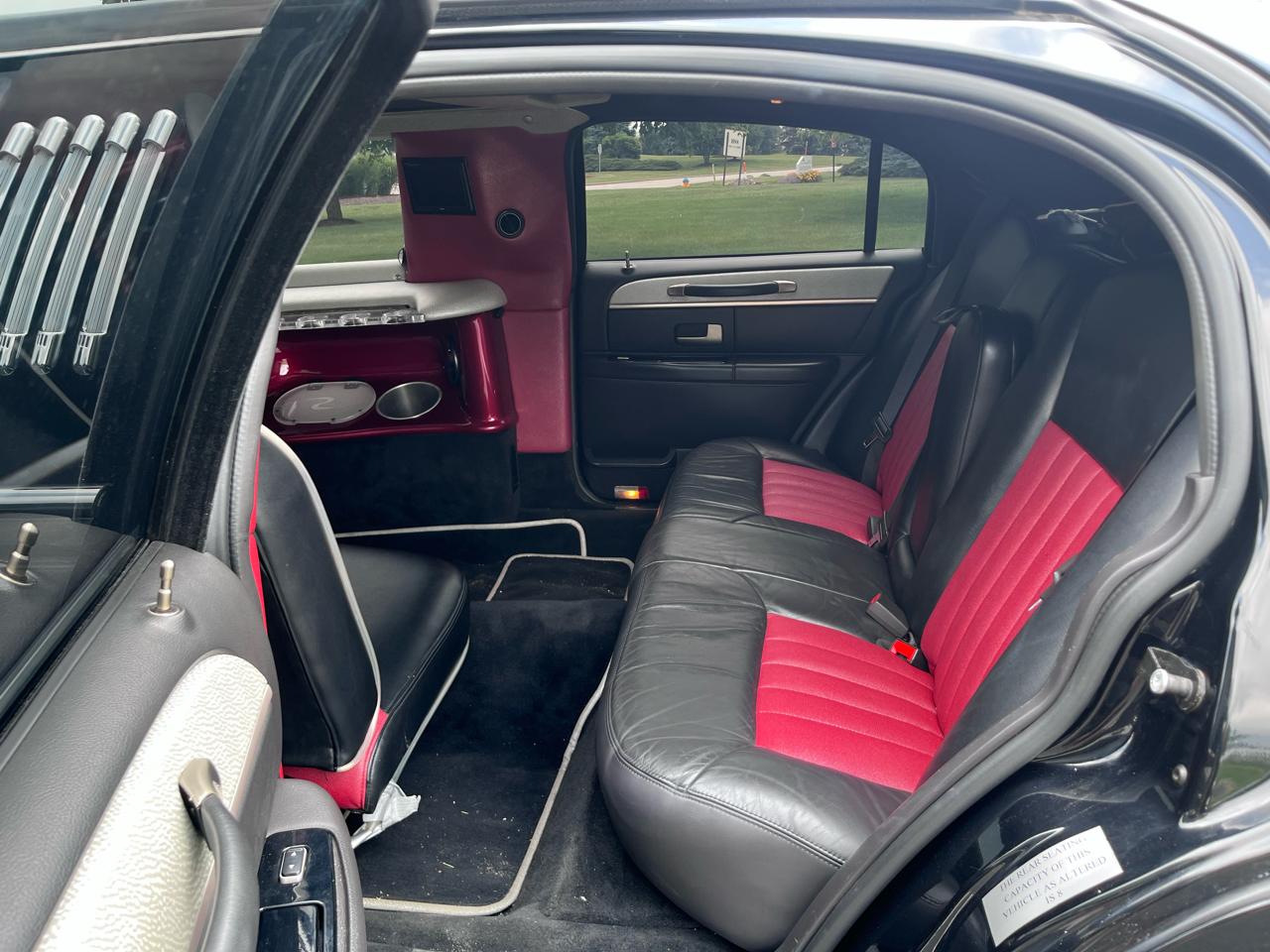 Lincoln Town Car Executive Limo 2008
