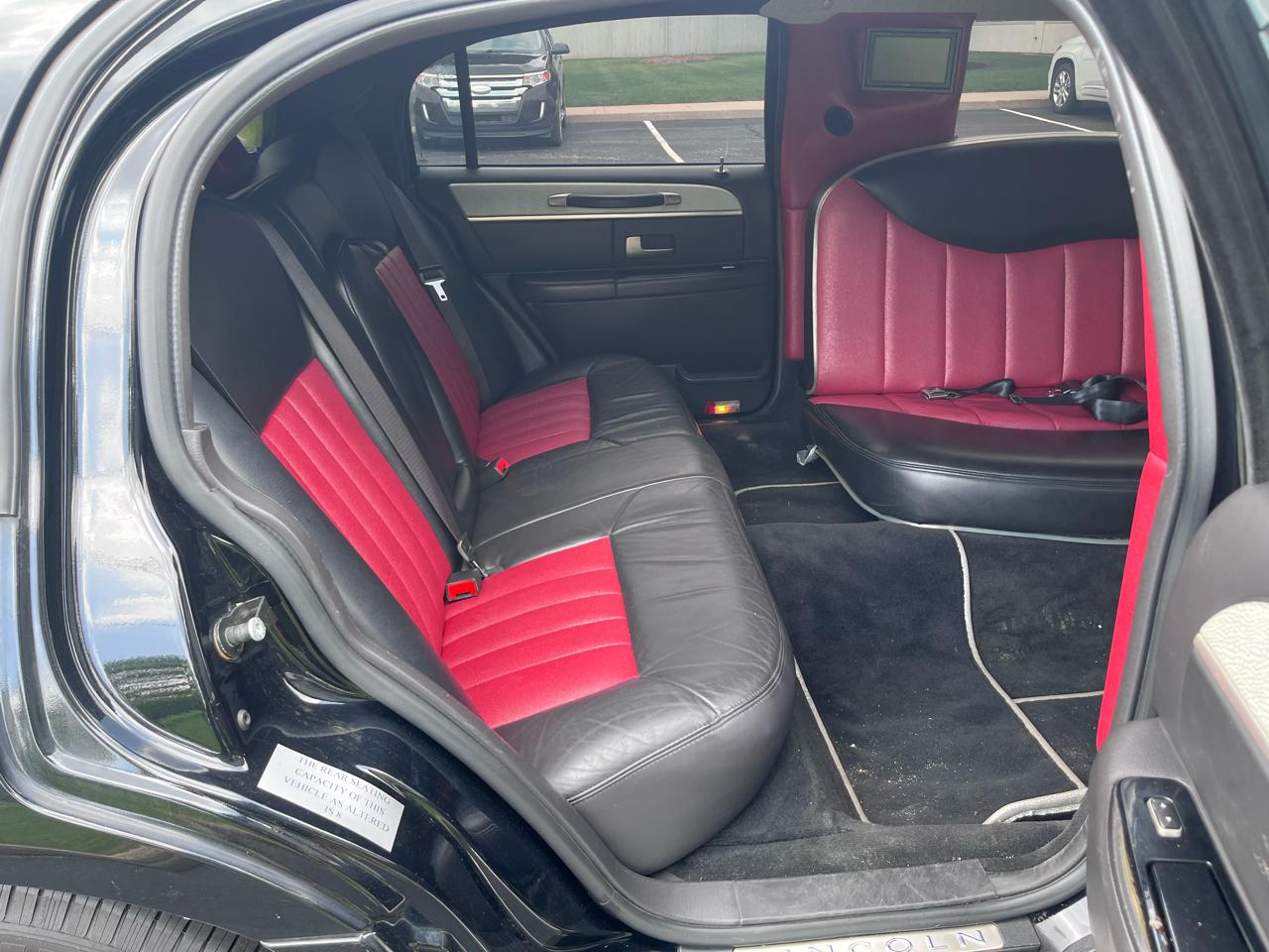Lincoln Town Car Executive Limo 2008