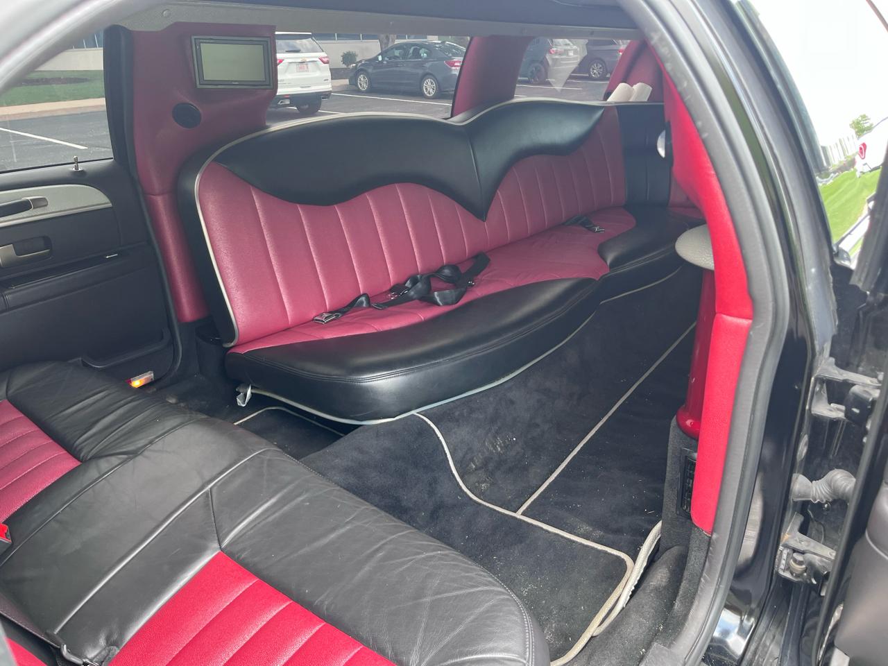 Lincoln Town Car Executive Limo 2008