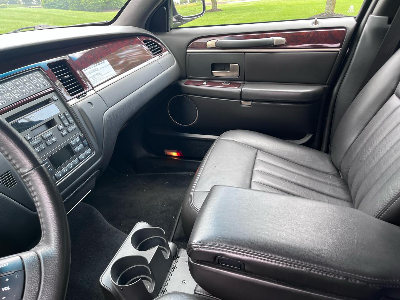 Lincoln Town Car Executive Limo 2008