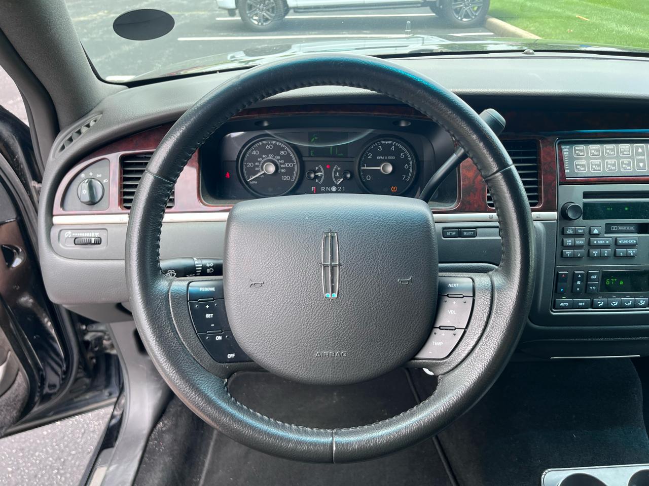 Lincoln Town Car Executive Limo 2008