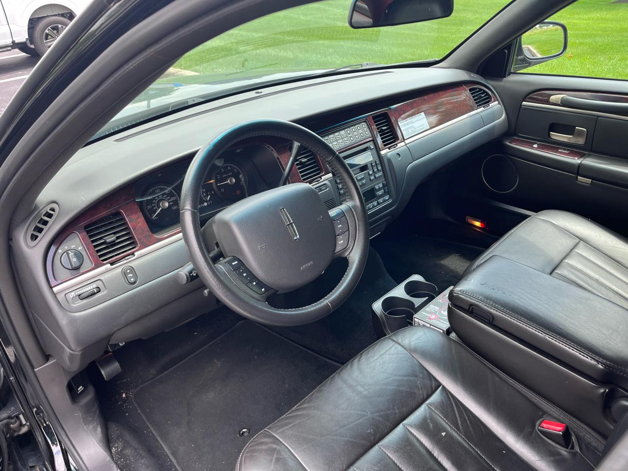 Lincoln Town Car Executive Limo 2008