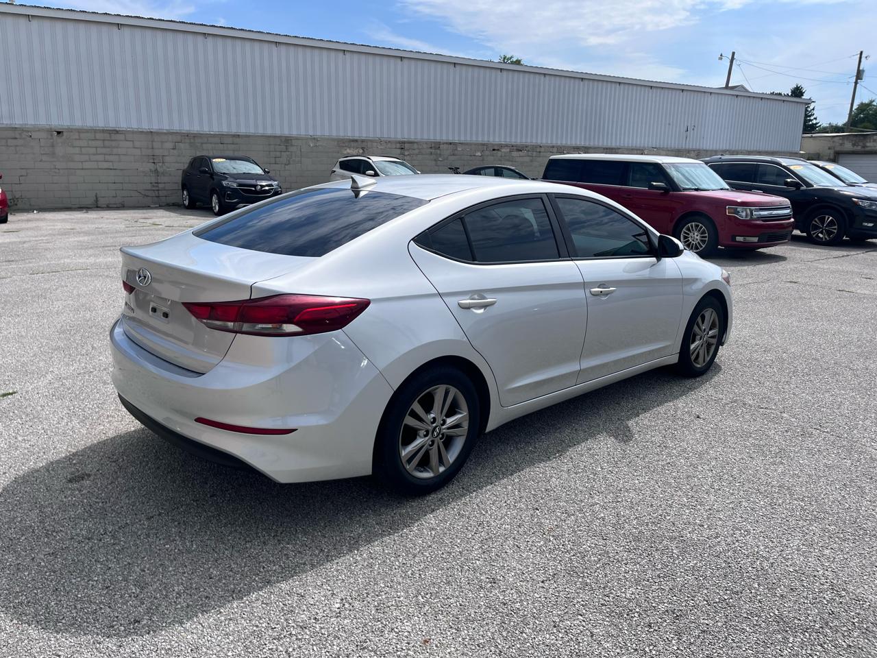 Hyundai Elantra Value Edition 6A 2017