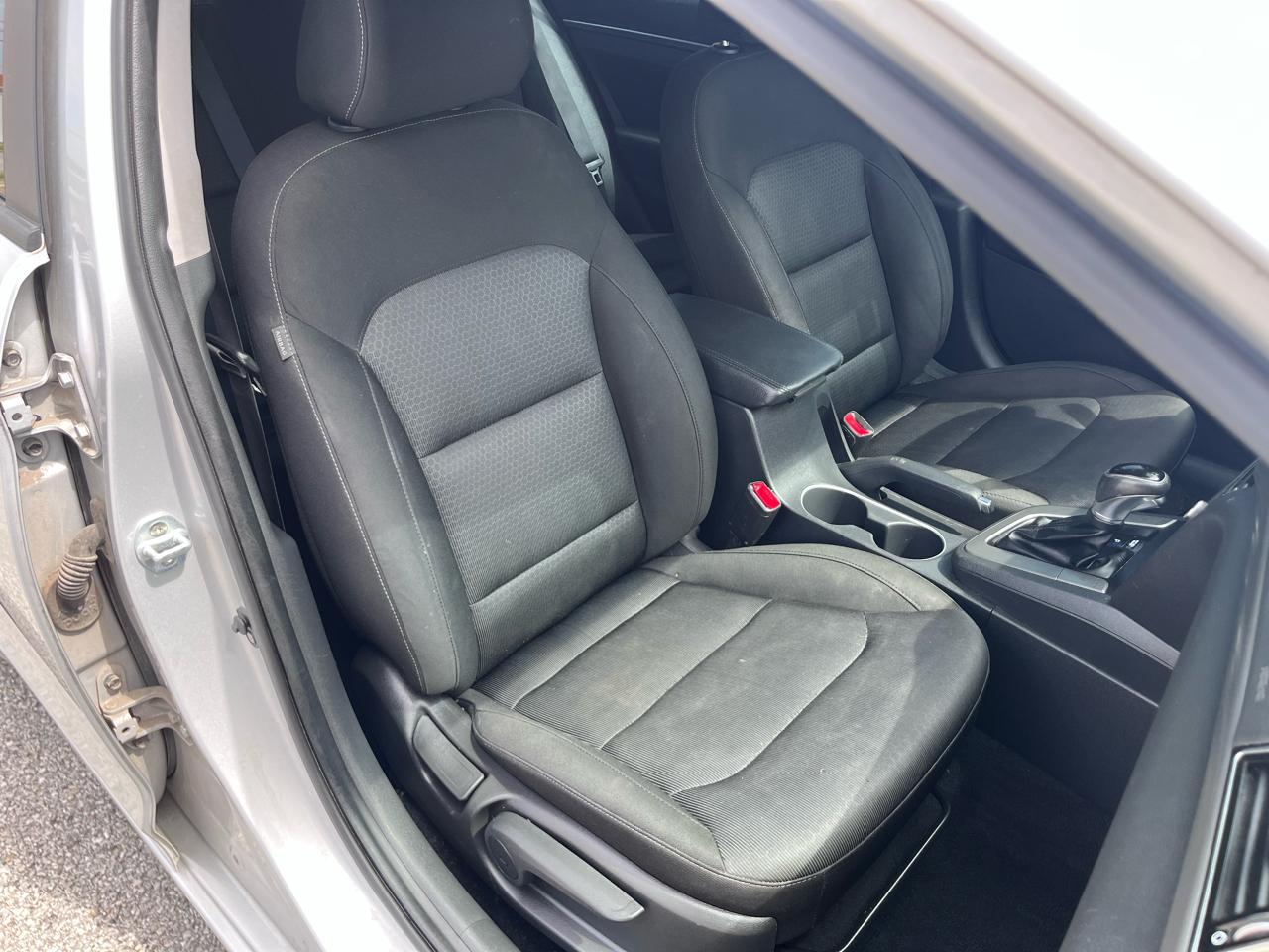 Hyundai Elantra Value Edition 6A 2017