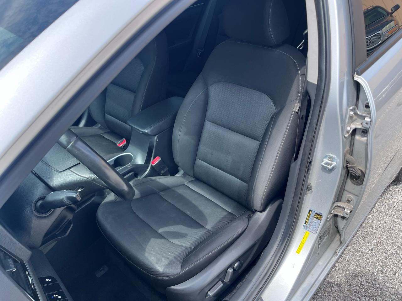 Hyundai Elantra Value Edition 6A 2017