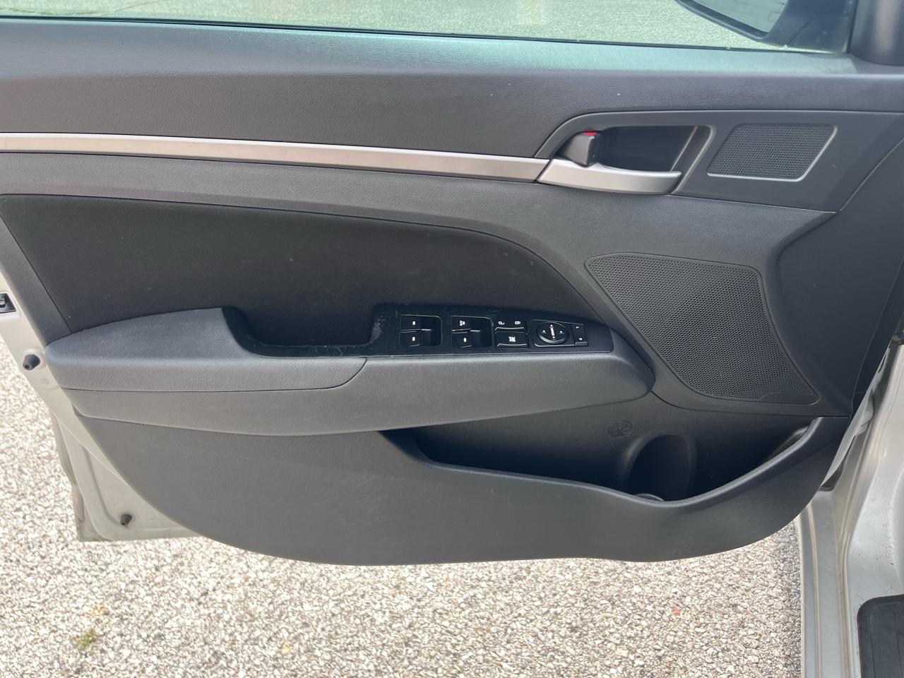 Hyundai Elantra Value Edition 6A 2017