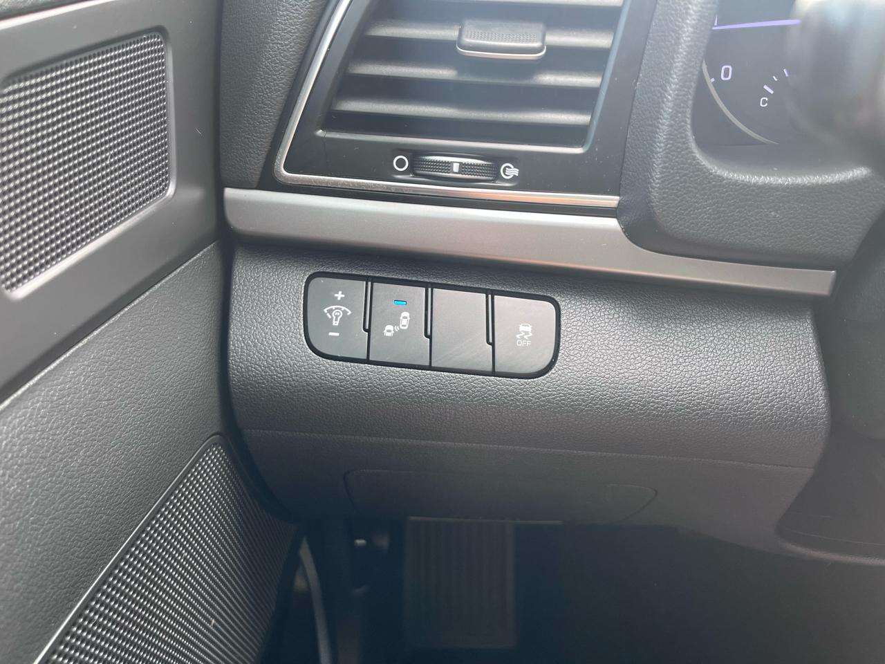 Hyundai Elantra Value Edition 6A 2017