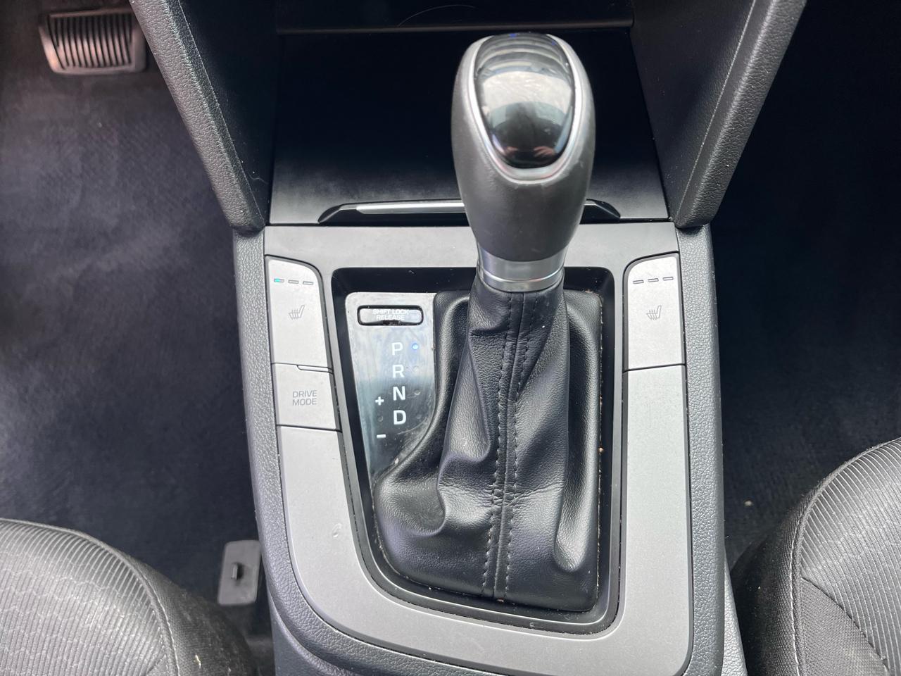 Hyundai Elantra Value Edition 6A 2017