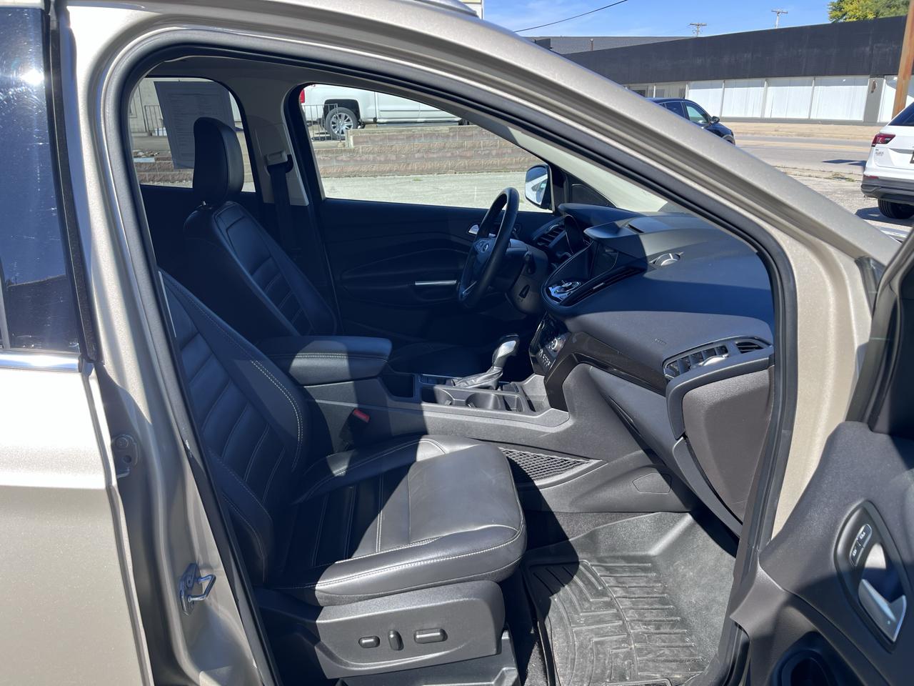 Ford Escape Titanium 4WD 2018