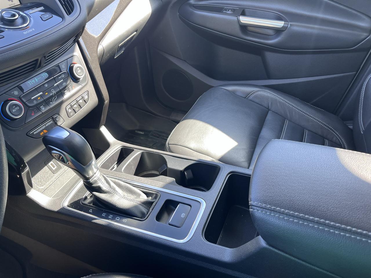 Ford Escape Titanium 4WD 2018