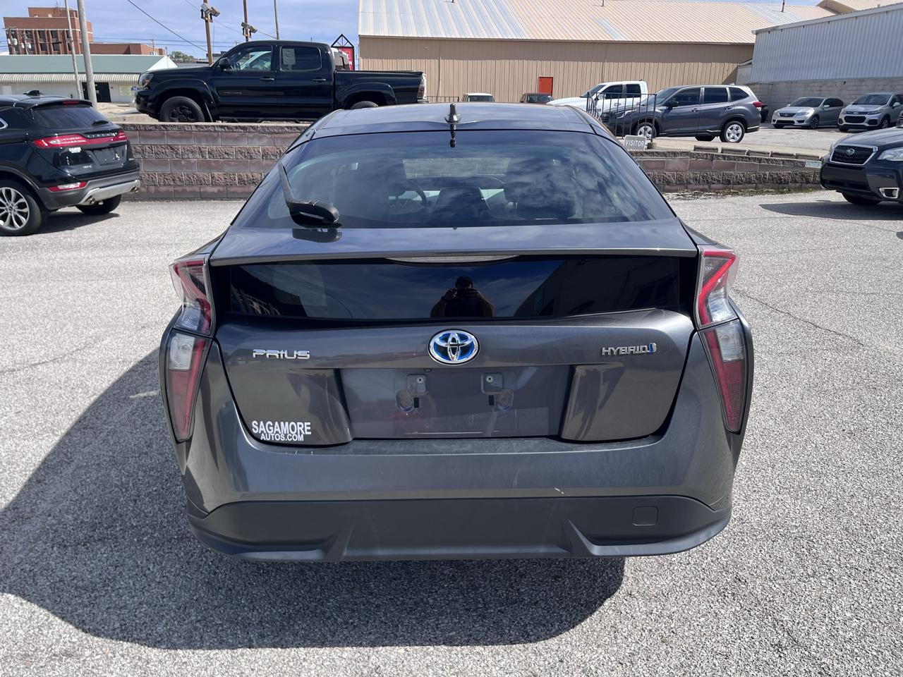 Toyota Prius Two Eco 2016