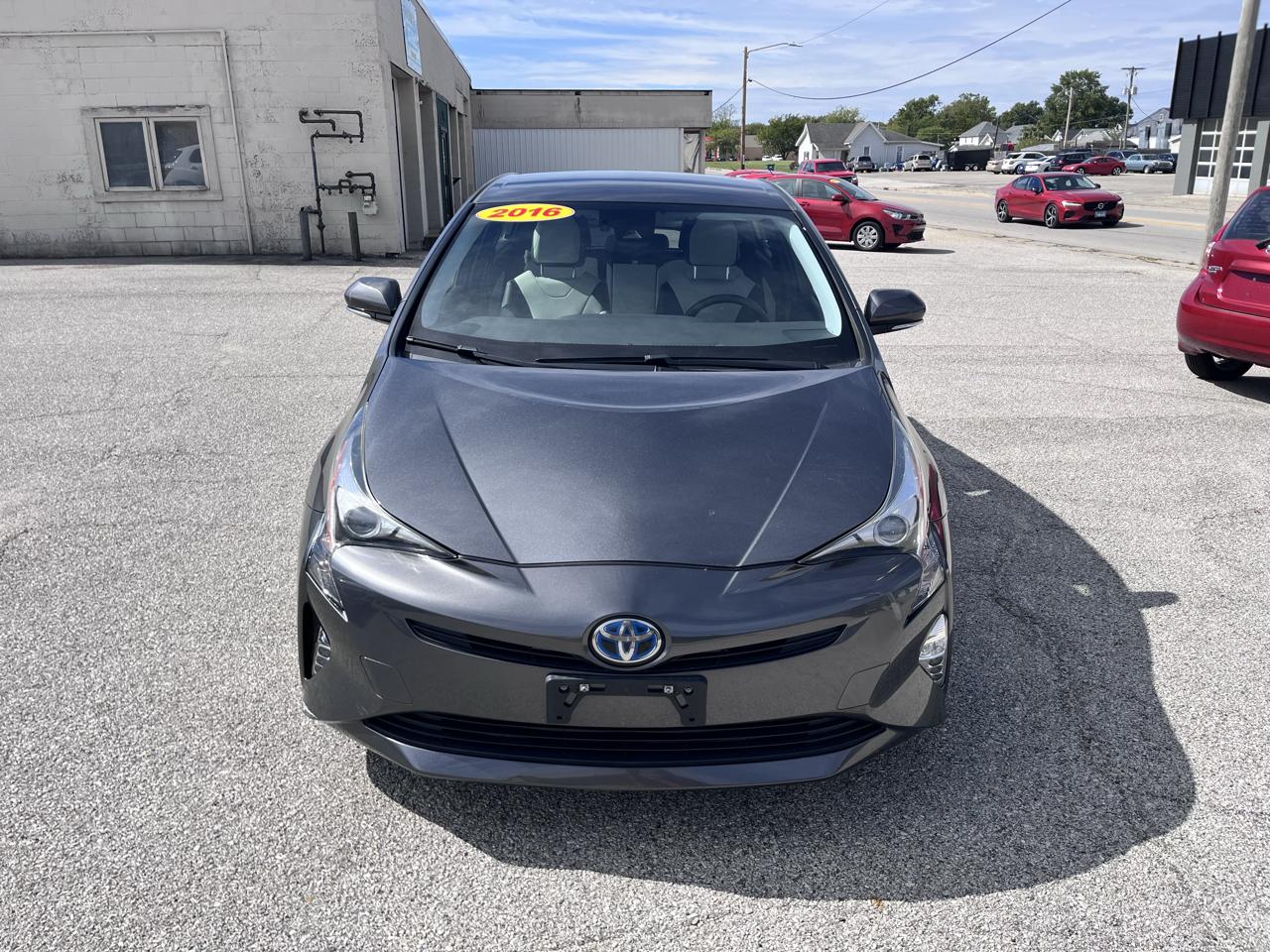 Toyota Prius Two Eco 2016