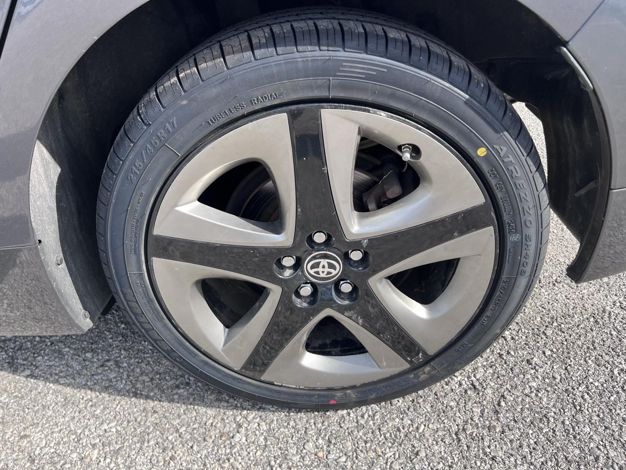Toyota Prius Three Touring 2016