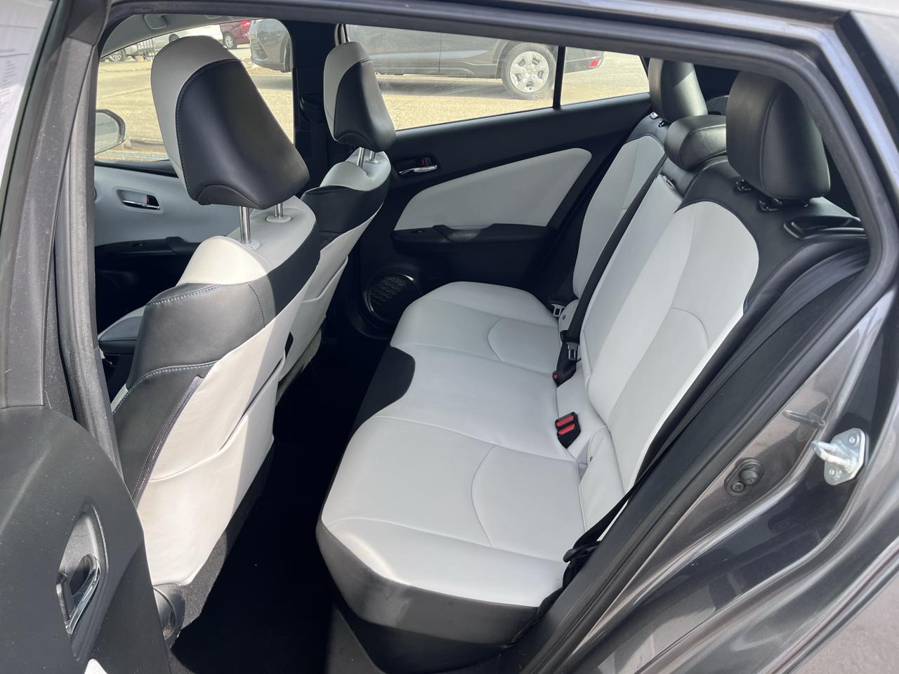 Toyota Prius Three Touring 2016