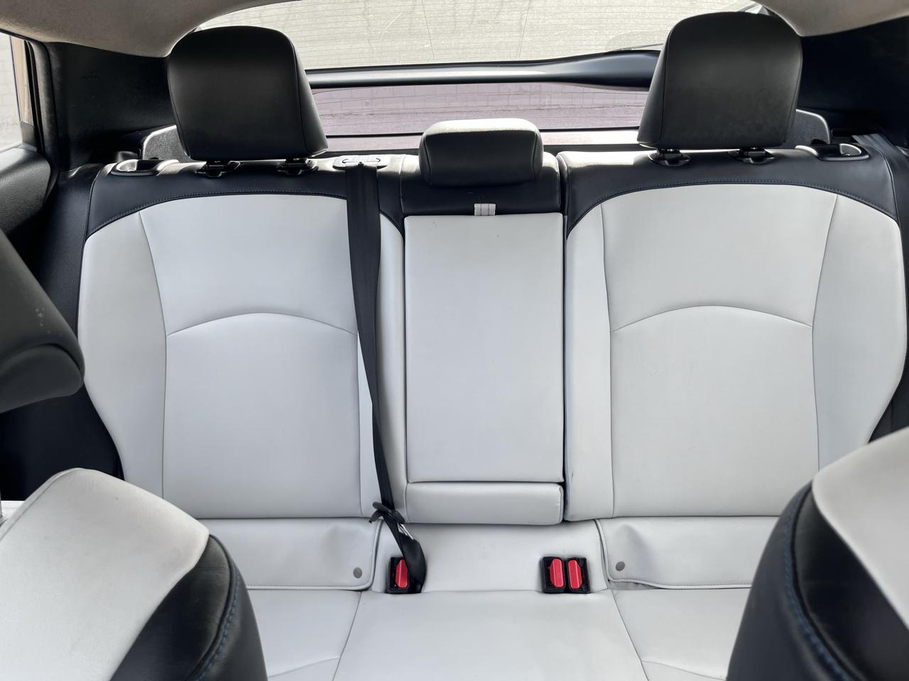 Toyota Prius Three Touring 2016