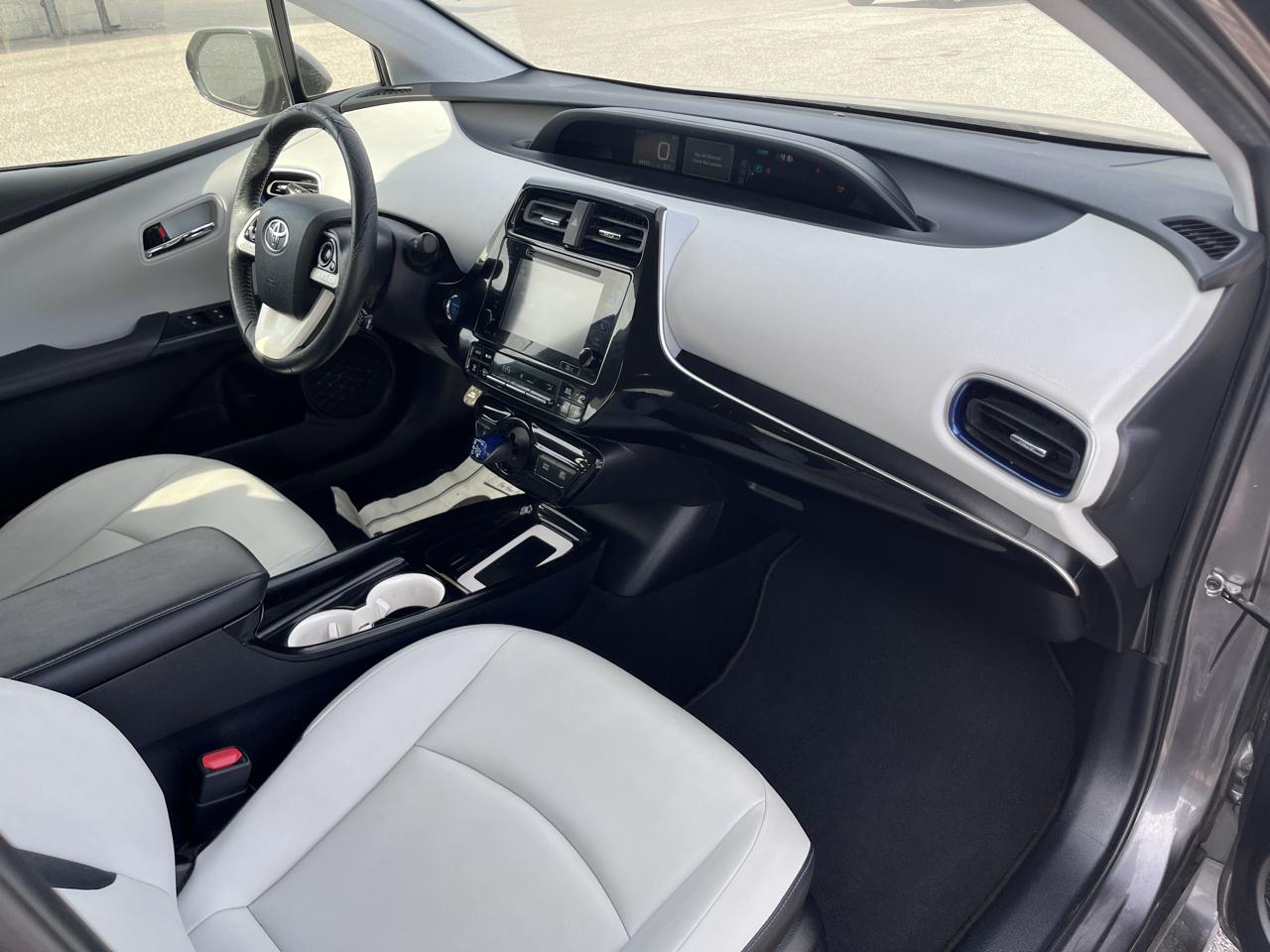 Toyota Prius Three Touring 2016