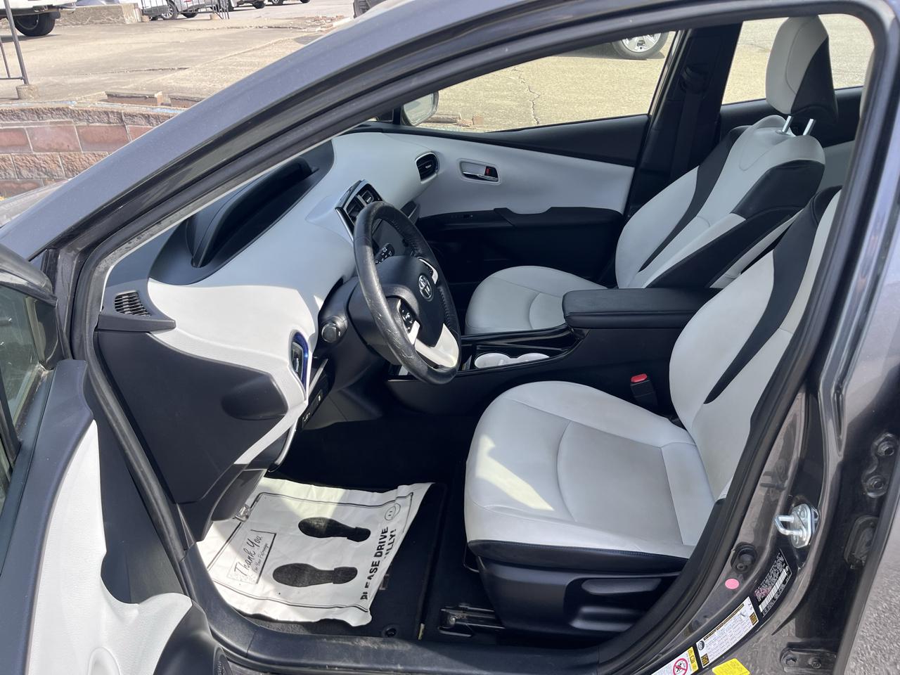 Toyota Prius Three Touring 2016