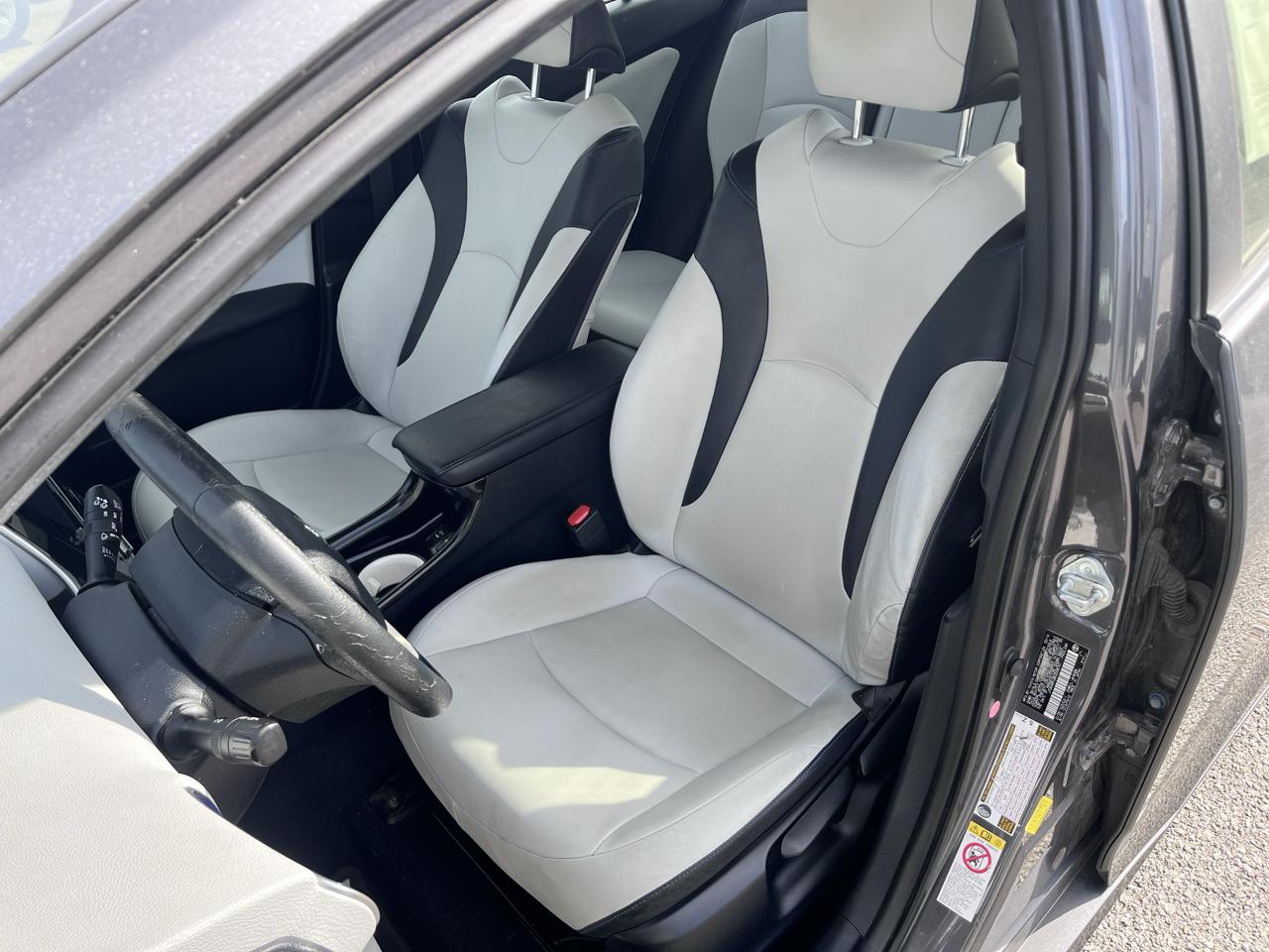 Toyota Prius Three Touring 2016