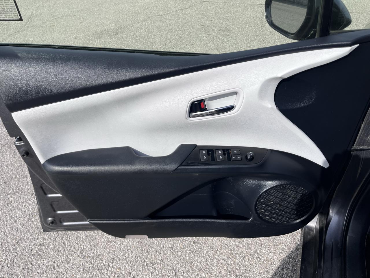 Toyota Prius Three Touring 2016
