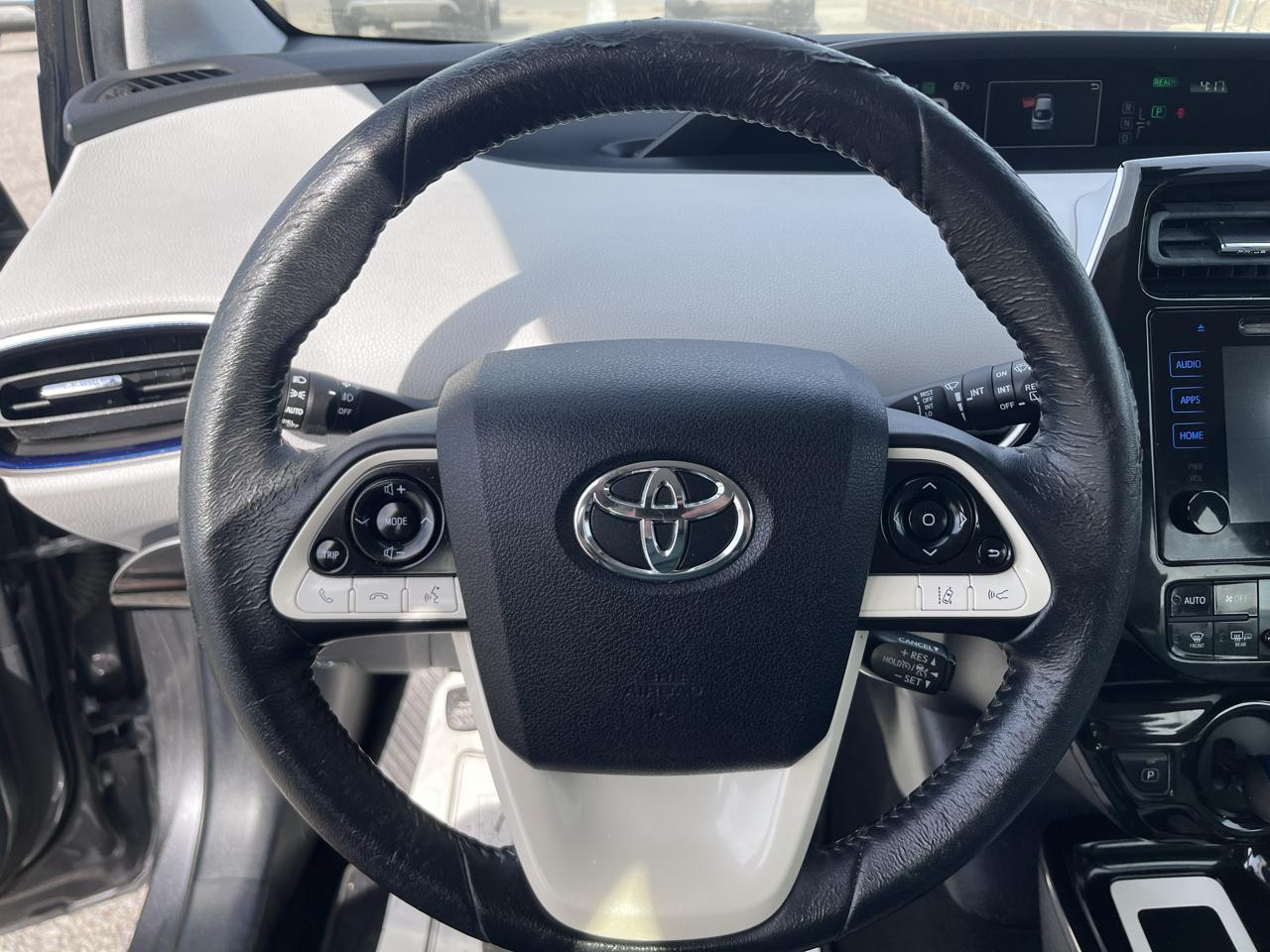 Toyota Prius Three Touring 2016