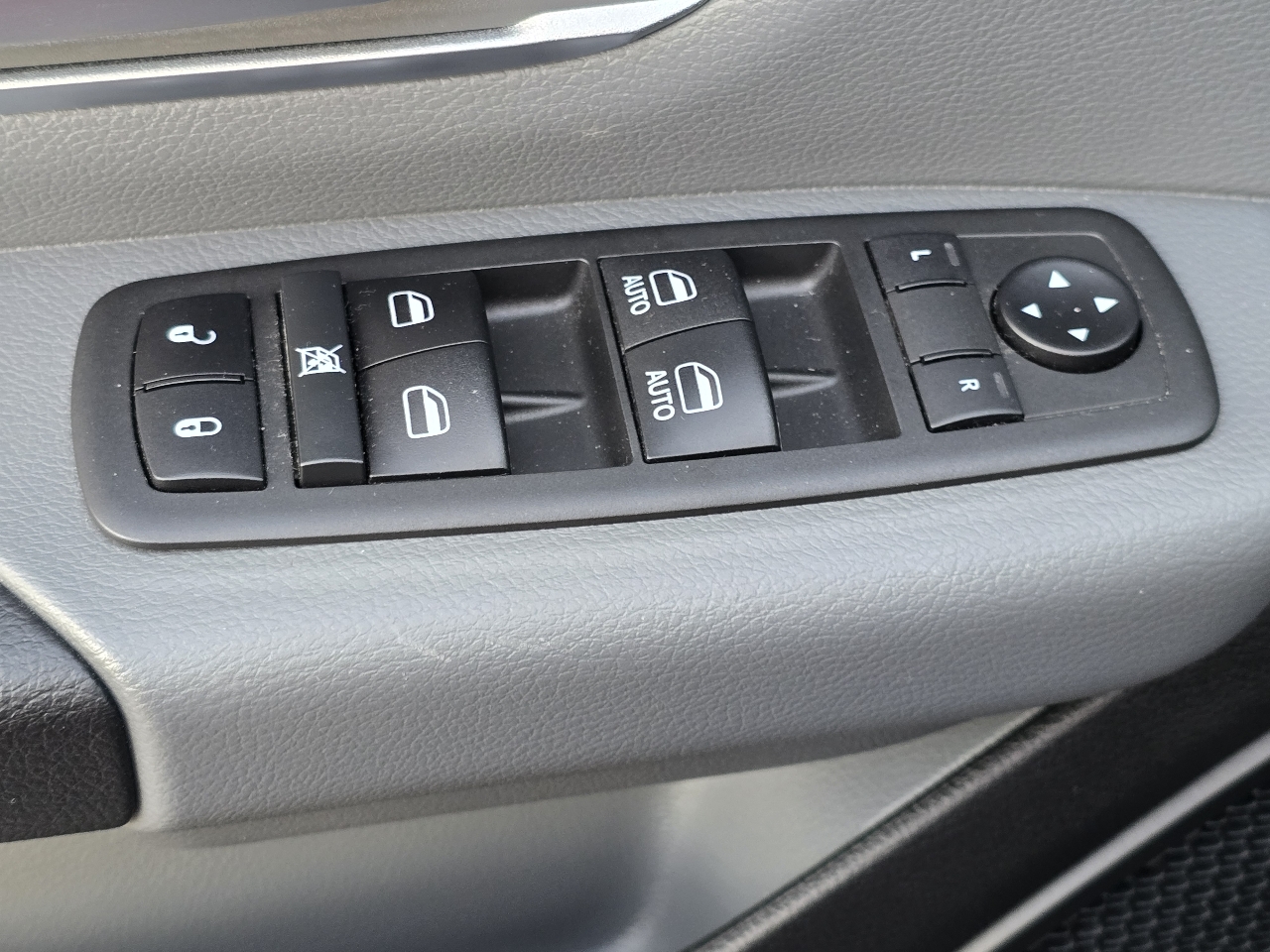 RAM 1500 Big Horn 4x4 Quad Cab 6'4" Box 2020